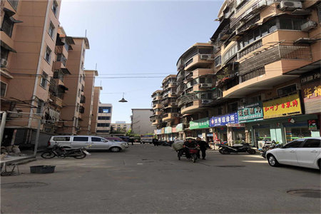 佛山小学附近华龙西苑出售精装两室送精装修阁楼